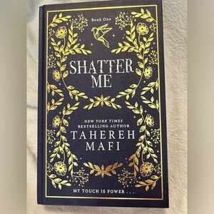 Shatter Me - UK Collector's Edition
